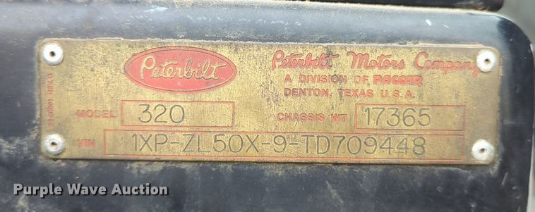 image for item NG9468 1996 Peterbilt  320 chipper truck