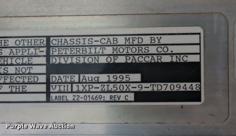 image for item NG9468 1996 Peterbilt  320 chipper truck