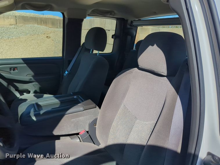 image for item NG9474 2006 Chevrolet  Silverado 1500  Ext. Cab pickup truck