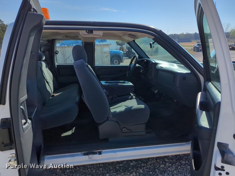 image for item NG9474 2006 Chevrolet  Silverado 1500  Ext. Cab pickup truck