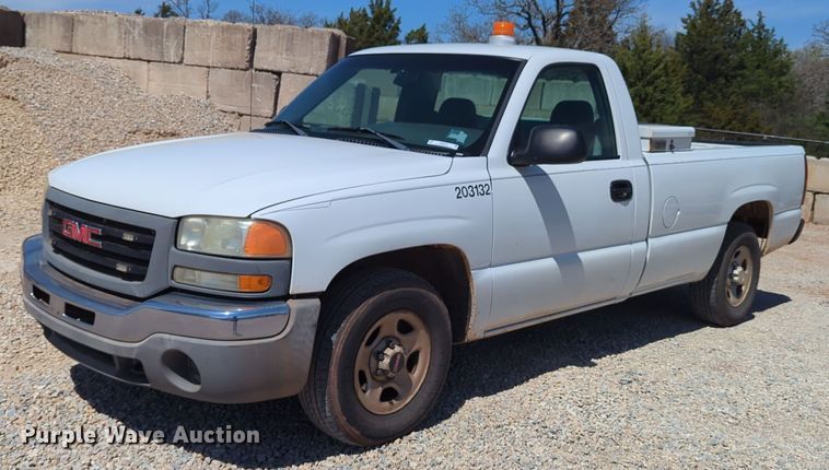 image for item NG9475 2003 GMC  Sierra 1500 pickup truck