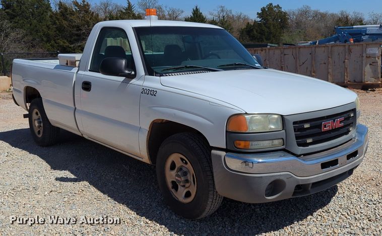 image for item NG9475 2003 GMC  Sierra 1500 pickup truck