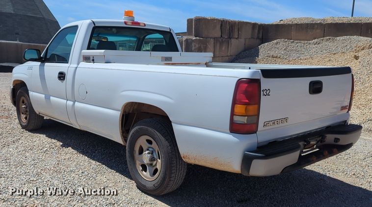 image for item NG9475 2003 GMC  Sierra 1500 pickup truck
