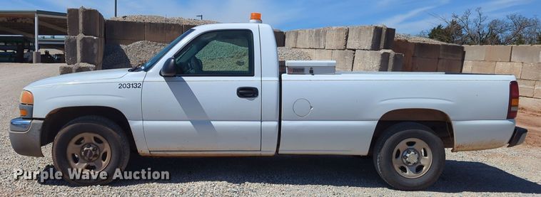 image for item NG9475 2003 GMC  Sierra 1500 pickup truck