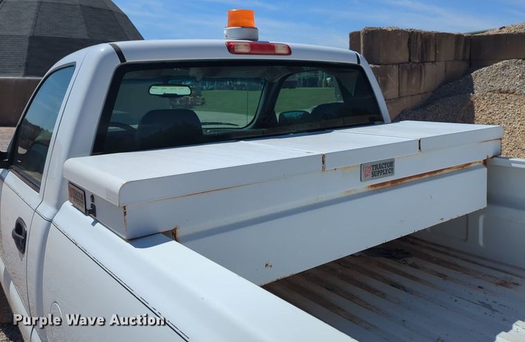 image for item NG9475 2003 GMC  Sierra 1500 pickup truck