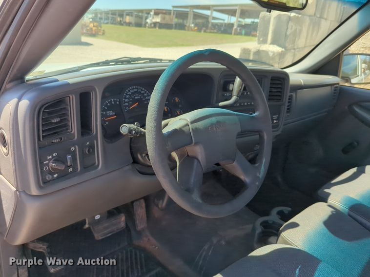 image for item NG9475 2003 GMC  Sierra 1500 pickup truck