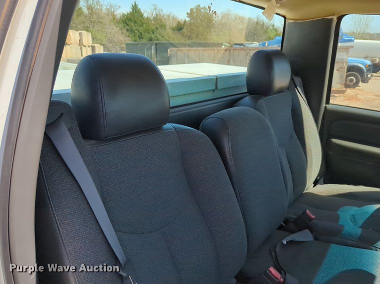 image for item NG9475 2003 GMC  Sierra 1500 pickup truck