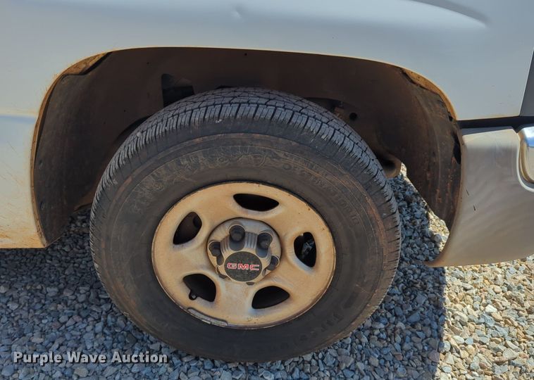 image for item NG9475 2003 GMC  Sierra 1500 pickup truck