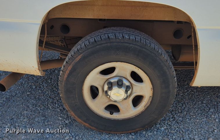 image for item NG9475 2003 GMC  Sierra 1500 pickup truck