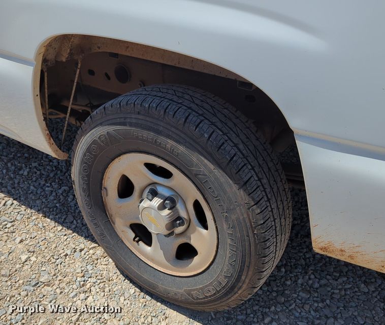 image for item NG9475 2003 GMC  Sierra 1500 pickup truck