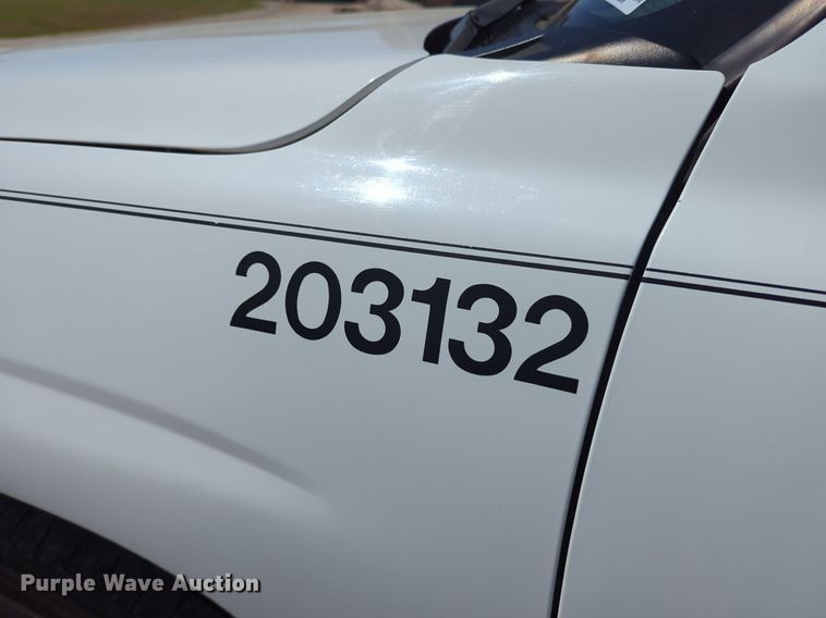 image for item NG9475 2003 GMC  Sierra 1500 pickup truck