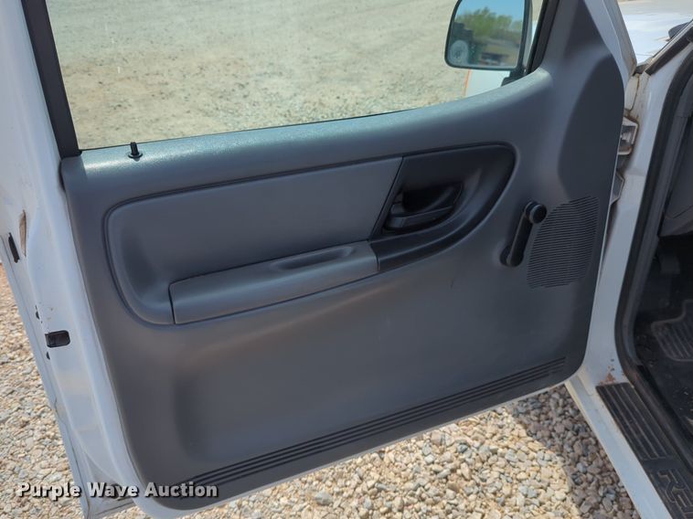 image for item NG9481 2004 Ford  Ranger pickup truck