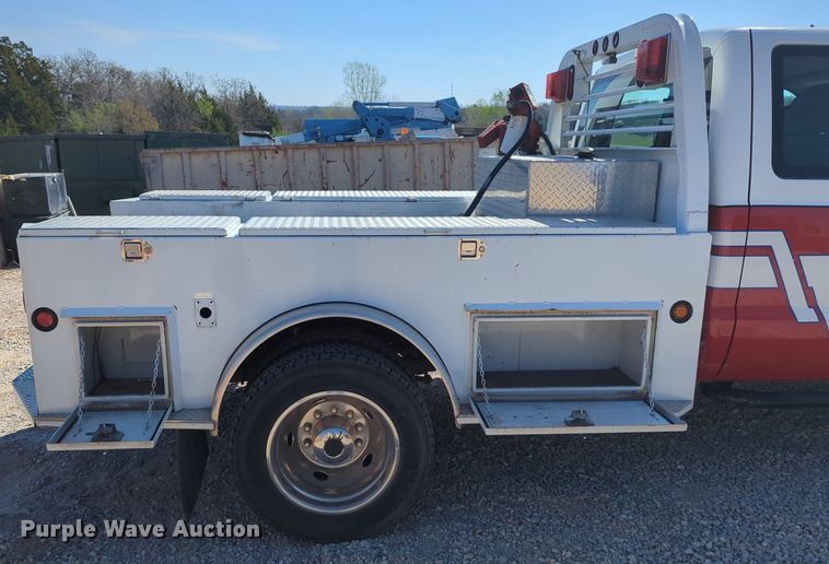 image for item NG9483 2013 Ford  F450 Super Duty SuperCab flatbed truck