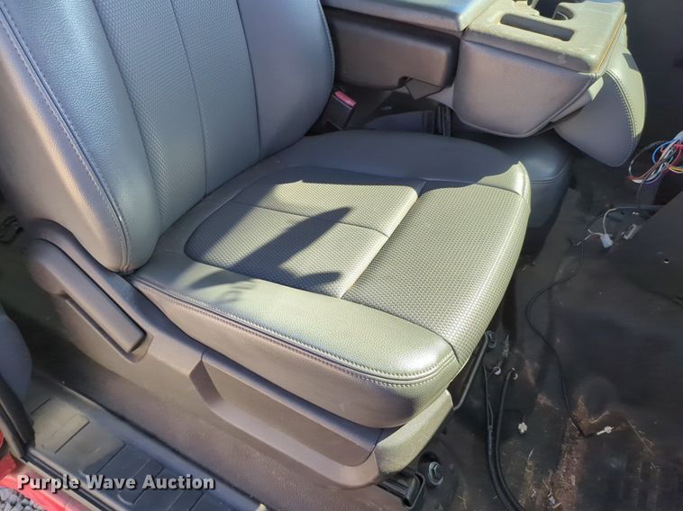 image for item NG9483 2013 Ford  F450 Super Duty SuperCab flatbed truck