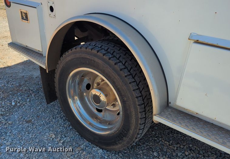 image for item NG9483 2013 Ford  F450 Super Duty SuperCab flatbed truck