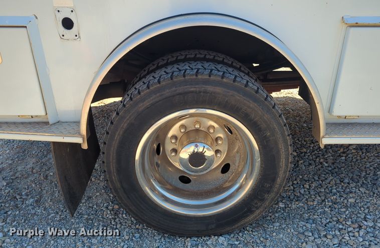 image for item NG9483 2013 Ford  F450 Super Duty SuperCab flatbed truck