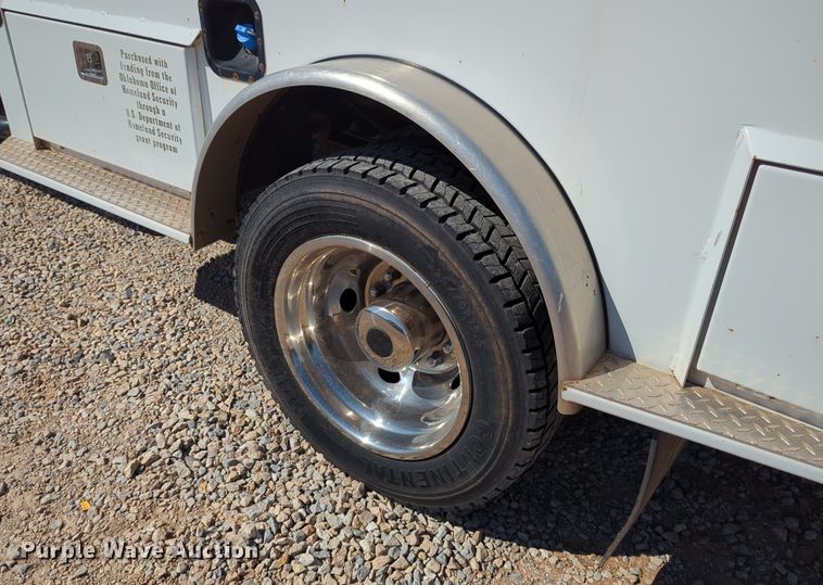 image for item NG9483 2013 Ford  F450 Super Duty SuperCab flatbed truck