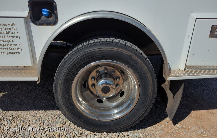 image for item NG9483 2013 Ford  F450 Super Duty SuperCab flatbed truck