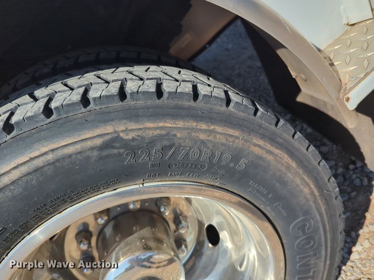 image for item NG9483 2013 Ford  F450 Super Duty SuperCab flatbed truck