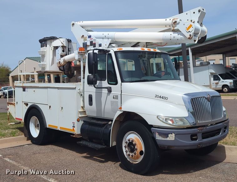 image for item NG9488 2005 International  4300 bucket truck