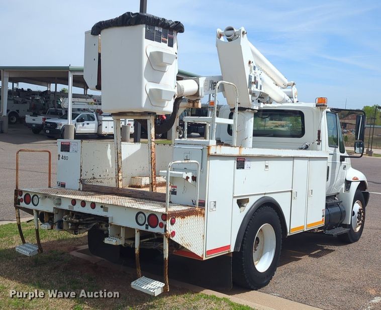 image for item NG9488 2005 International  4300 bucket truck