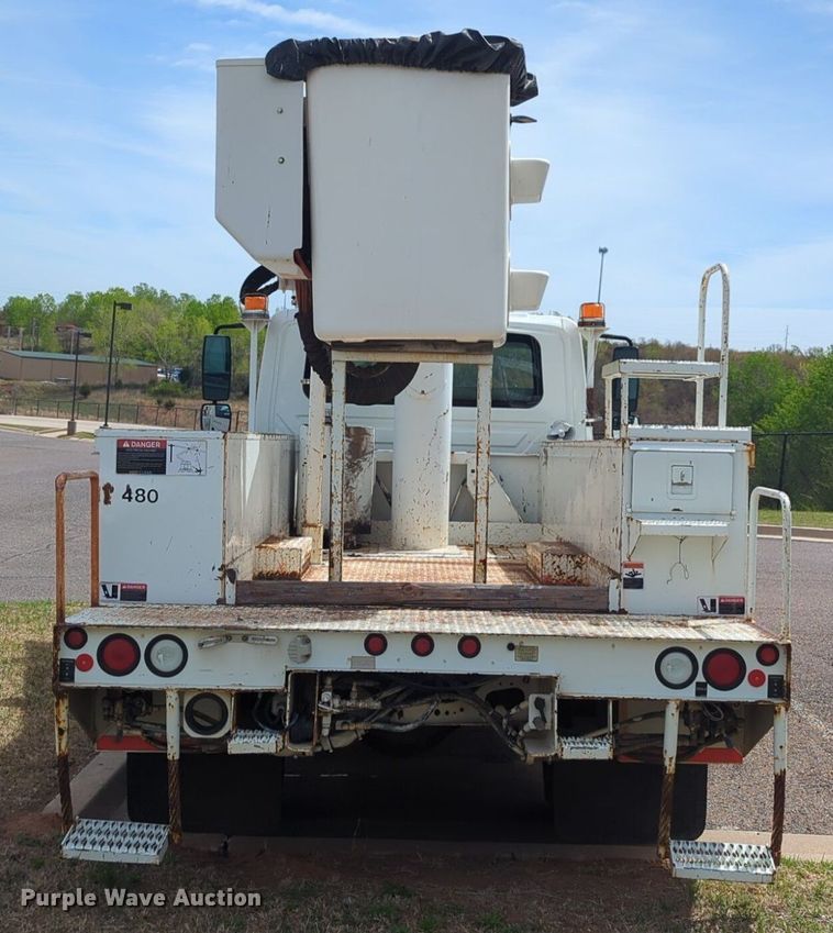 image for item NG9488 2005 International  4300 bucket truck