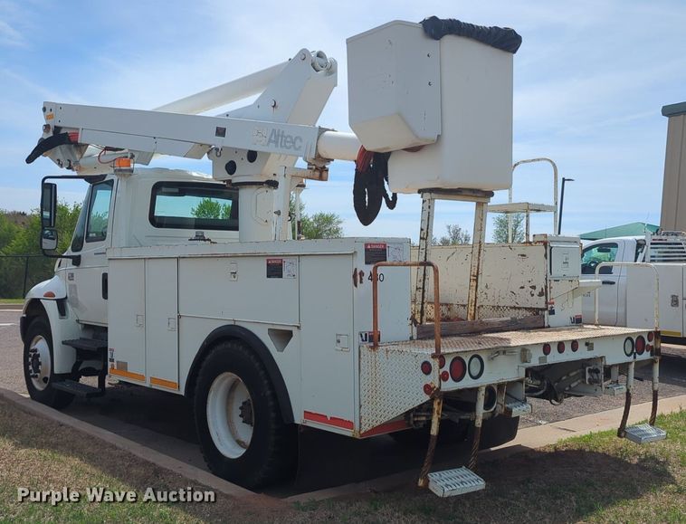 image for item NG9488 2005 International  4300 bucket truck
