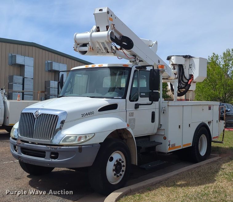 image for item NG9488 2005 International  4300 bucket truck