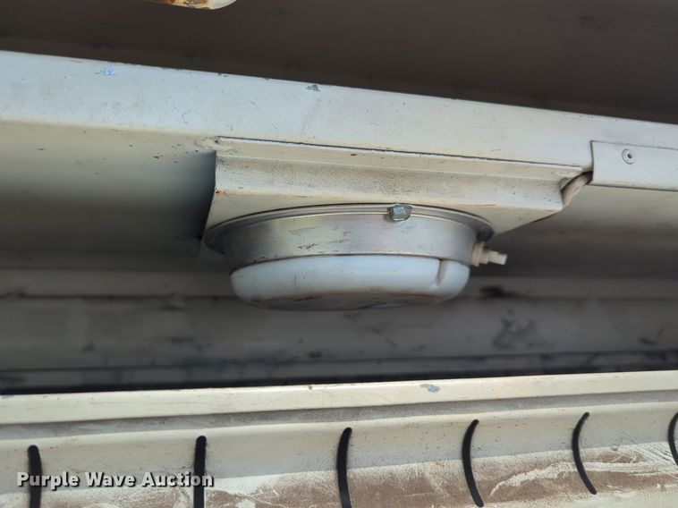 image for item NG9488 2005 International  4300 bucket truck