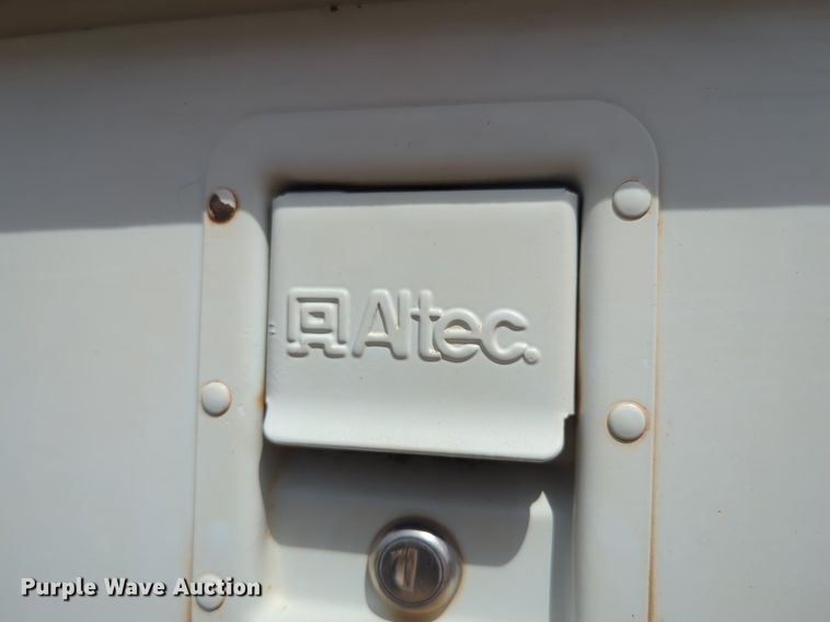 image for item NG9488 2005 International  4300 bucket truck