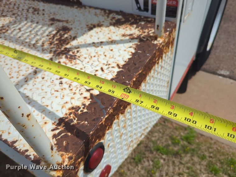 image for item NG9488 2005 International  4300 bucket truck