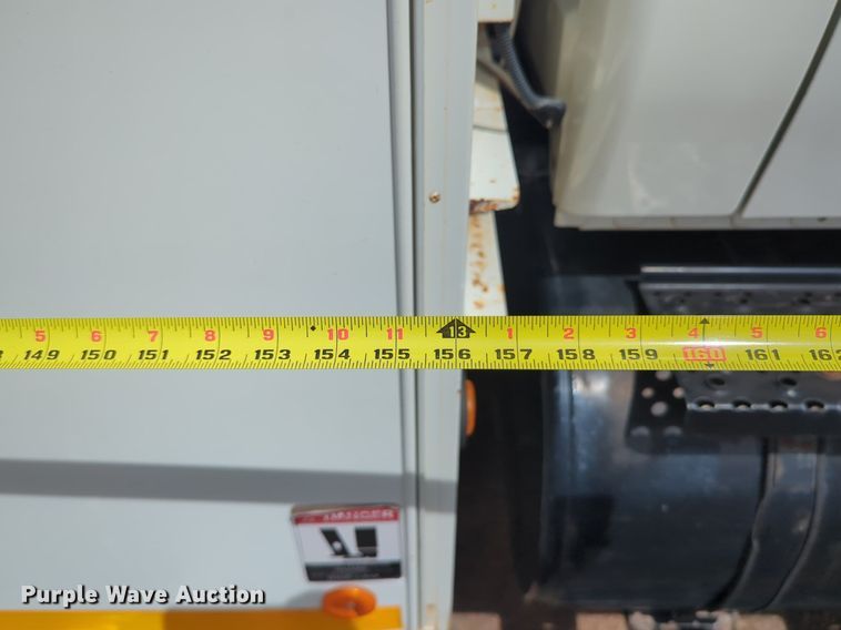 image for item NG9488 2005 International  4300 bucket truck