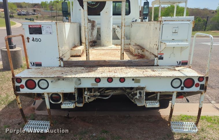 image for item NG9488 2005 International  4300 bucket truck