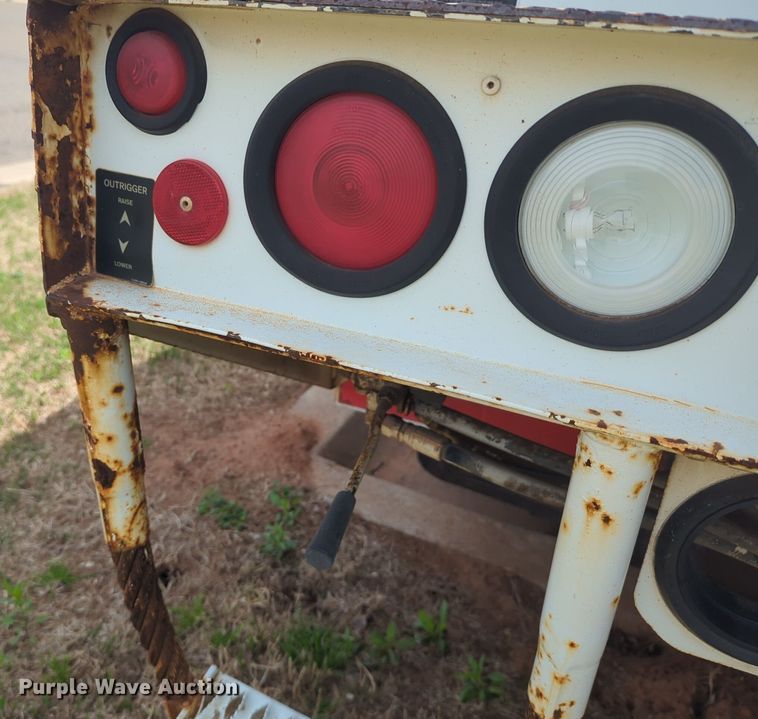 image for item NG9488 2005 International  4300 bucket truck