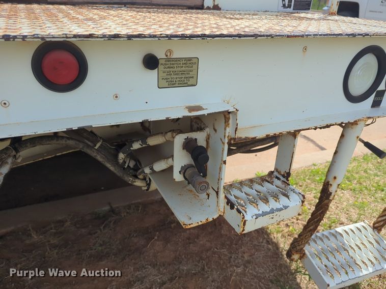 image for item NG9488 2005 International  4300 bucket truck