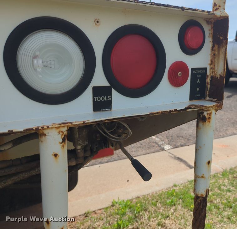 image for item NG9488 2005 International  4300 bucket truck