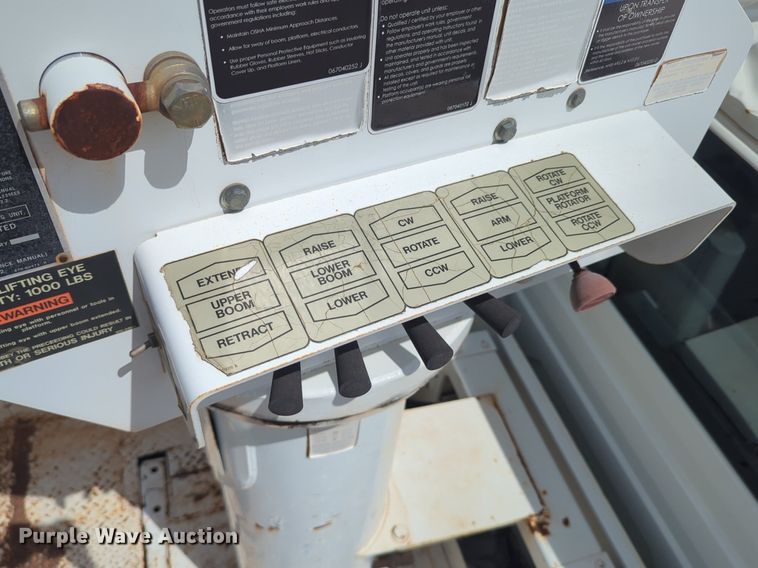 image for item NG9488 2005 International  4300 bucket truck