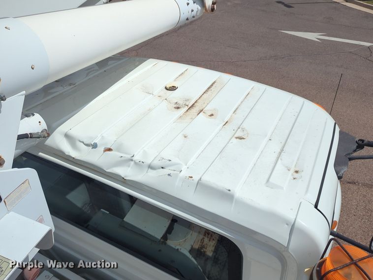 image for item NG9488 2005 International  4300 bucket truck