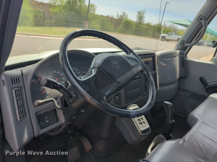 image for item NG9488 2005 International  4300 bucket truck