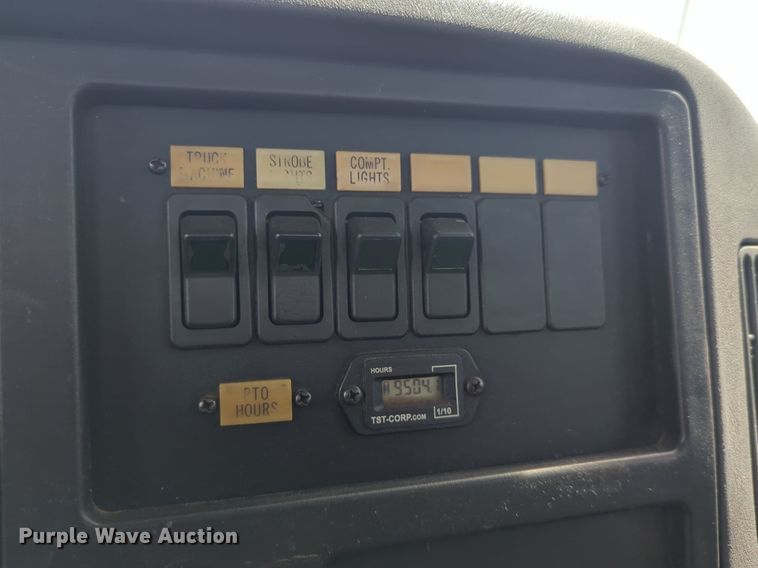 image for item NG9488 2005 International  4300 bucket truck