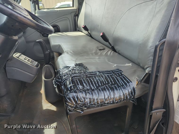 image for item NG9488 2005 International  4300 bucket truck