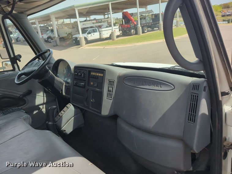 image for item NG9488 2005 International  4300 bucket truck