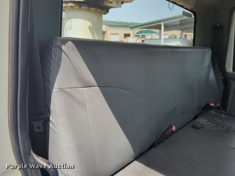 image for item NG9488 2005 International  4300 bucket truck