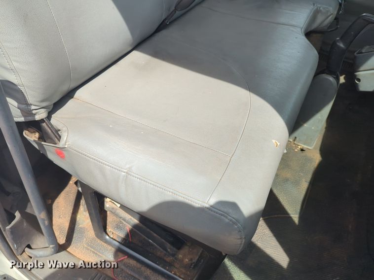 image for item NG9488 2005 International  4300 bucket truck