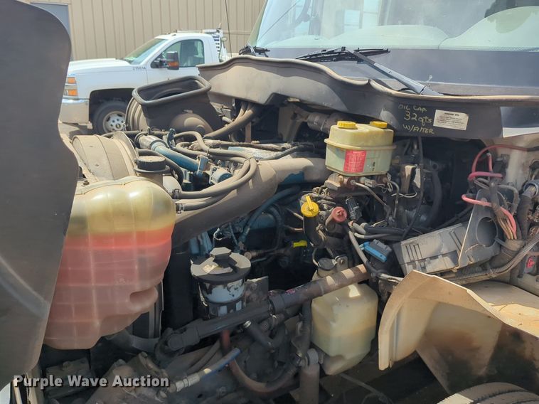 image for item NG9488 2005 International  4300 bucket truck