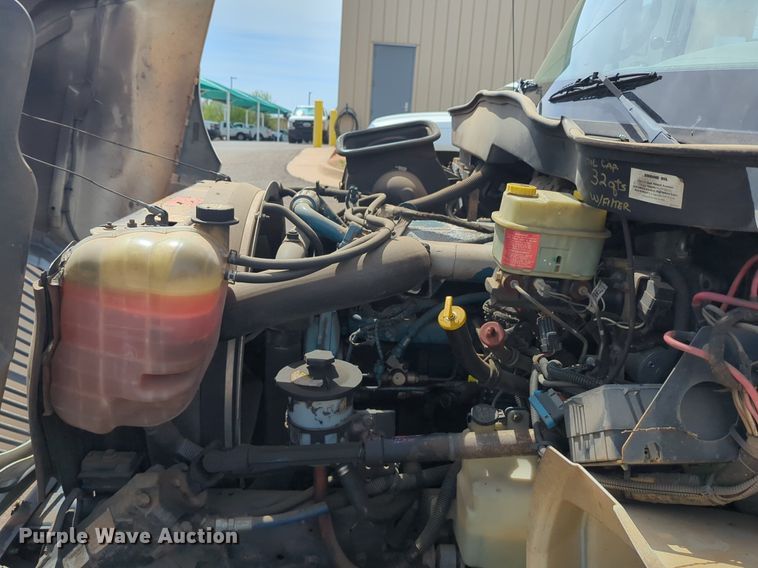 image for item NG9488 2005 International  4300 bucket truck