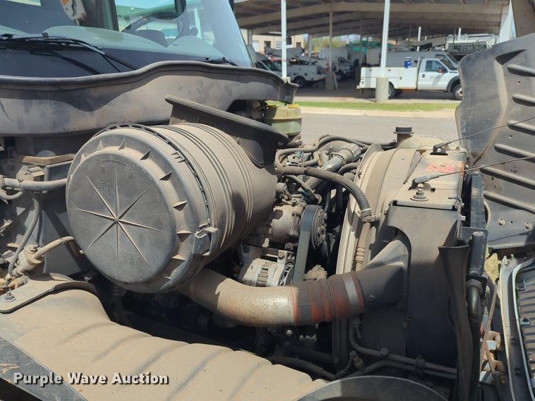 image for item NG9488 2005 International  4300 bucket truck