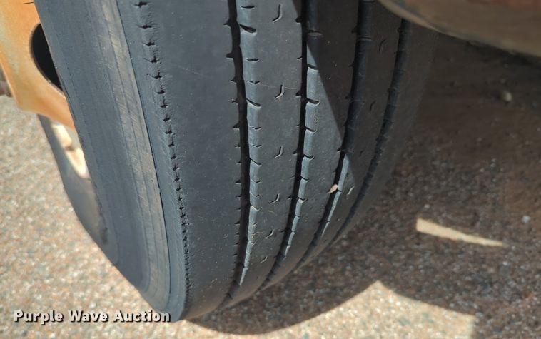 image for item NG9488 2005 International  4300 bucket truck