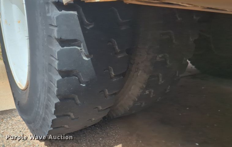 image for item NG9488 2005 International  4300 bucket truck