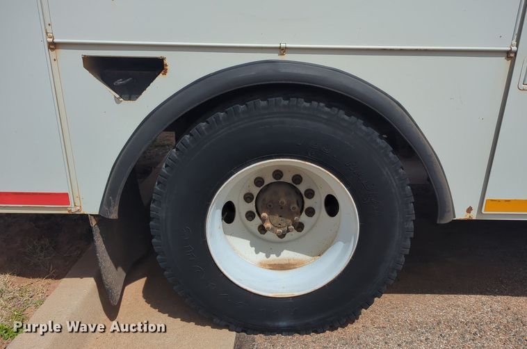 image for item NG9488 2005 International  4300 bucket truck